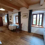 Pětidomí 88 - Rožmberská 3*