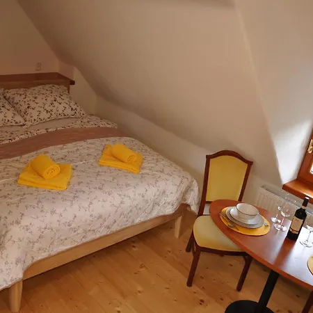 Petidomi 88 - Rozmberska Guest house