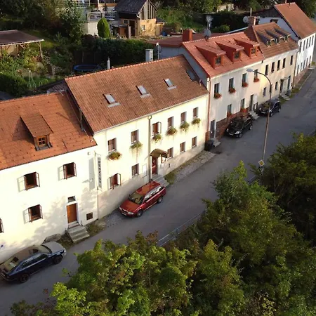 Pětidomí 88 - Rožmberská Penzion 4*