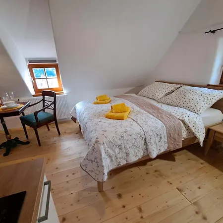 Petidomi 88 - Rozmberska 4*