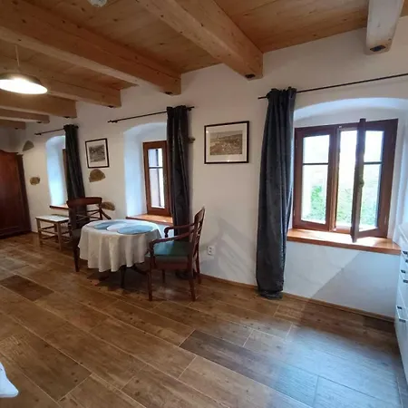 Pětidomí 88 - Rožmberská 3*