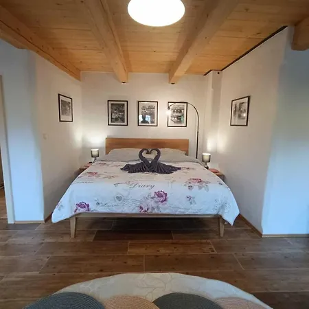 Pětidomí 88 - Rožmberská 3*