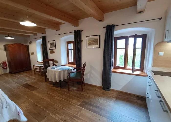Pětidomí 88 - Rožmberská 4*